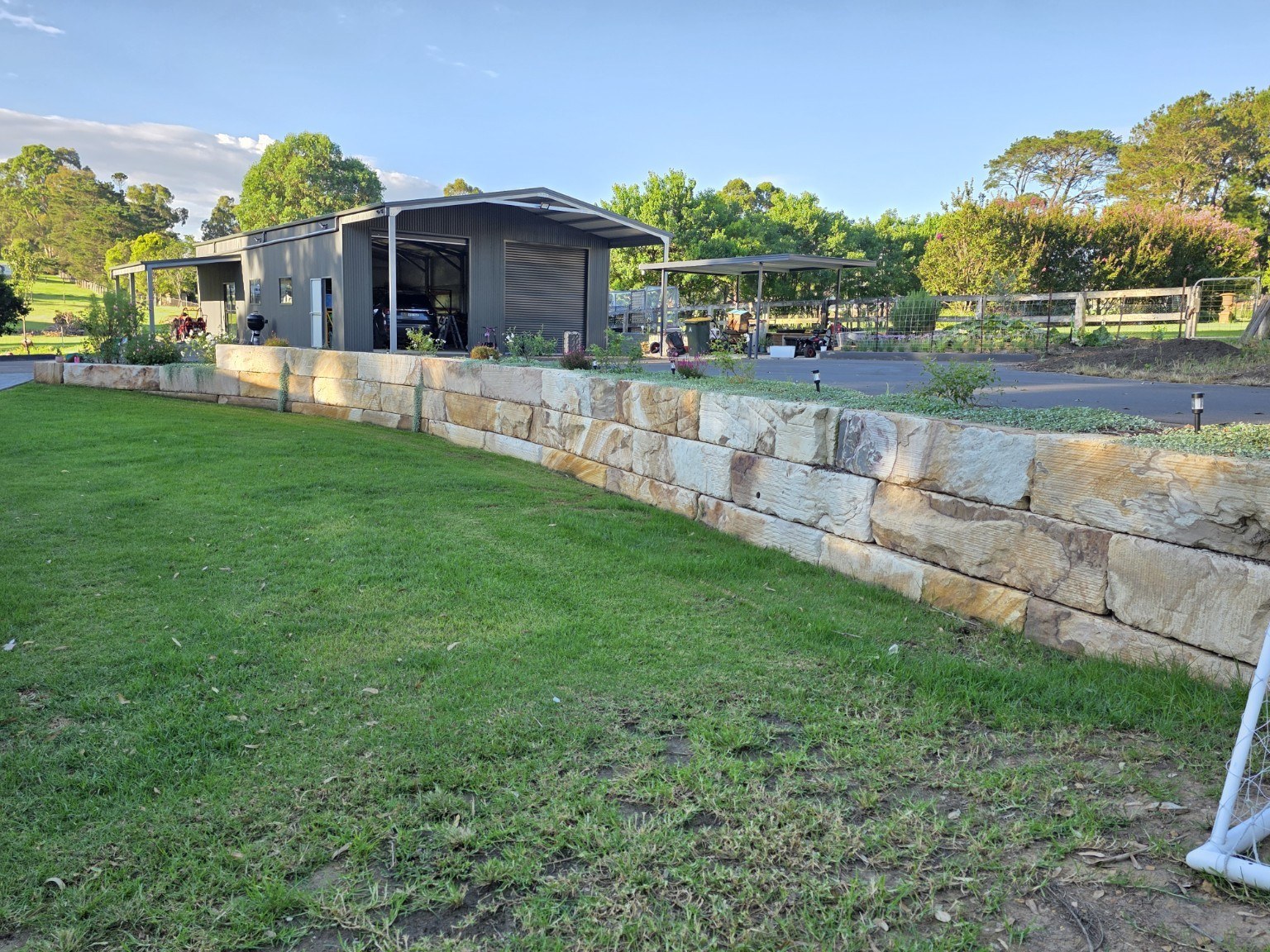 Additional completed sandstone-wall view