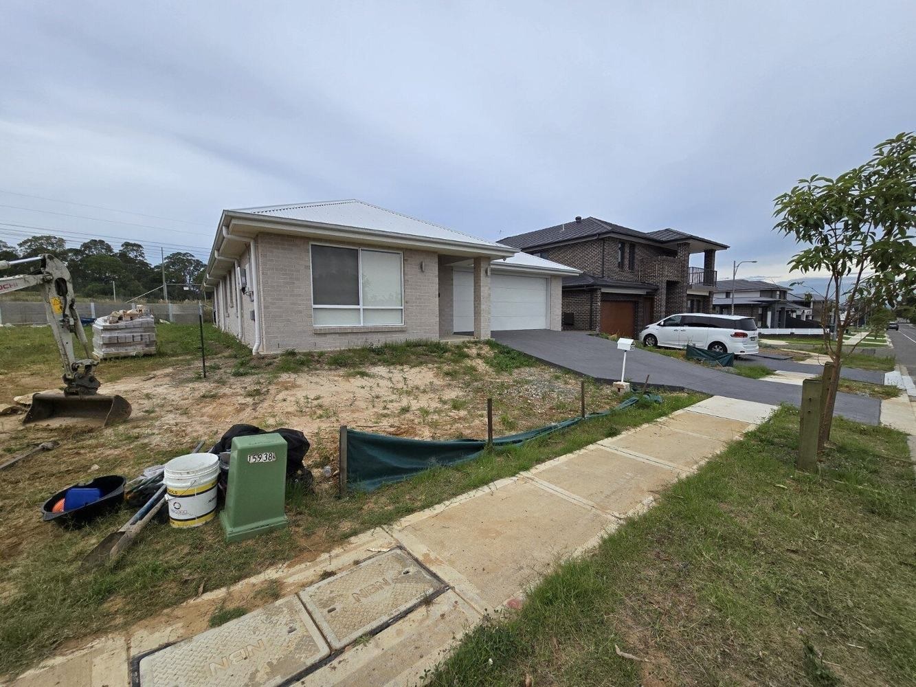 Spring Farm Sandstone & TifTuf Front Yard — before view 1